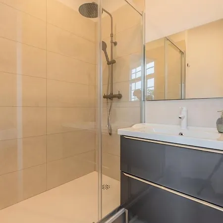 1 Proche Croise Laroche & Tram Apartamento