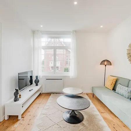 1 Proche Croise Laroche & Tram מארק-אן-בראואל