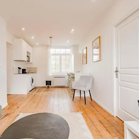 1 Proche Croise Laroche & Tram Apartamento